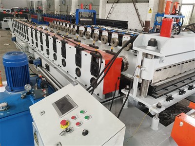 Stroj za okvire vrata